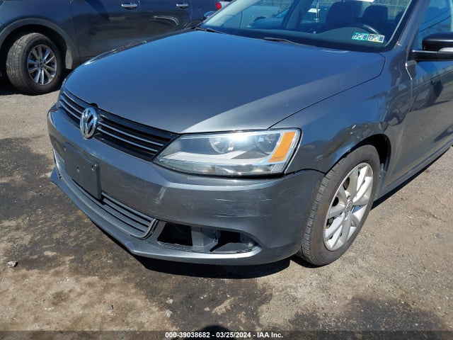 3VWD17AJ2EM439667 Volkswagen Jetta 1.8t Se