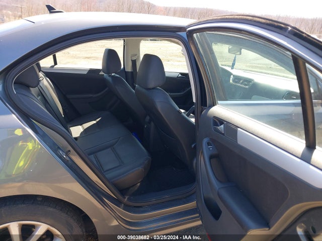 3VWD17AJ2EM439667 Volkswagen Jetta 1.8t Se