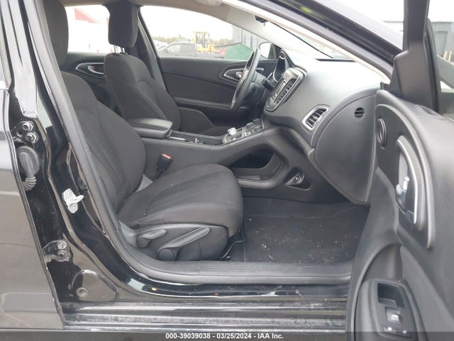 Chrysler 200 Limited 2015 1C3CCCABXFN679667 Image 5