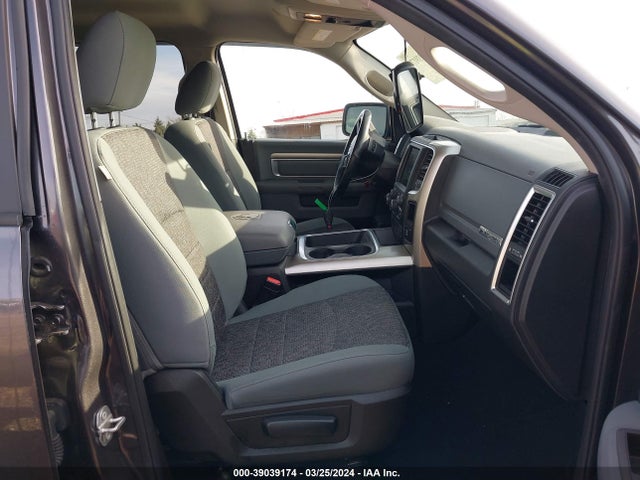 1C6RR7LT7JS329772 RAM 1500 Big Horn  4x4 5'7 Box