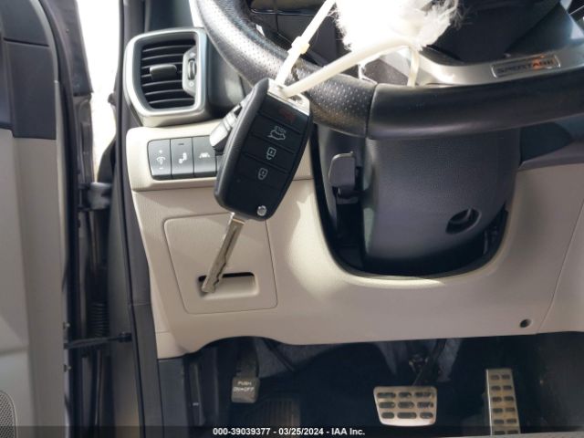 KNDP63AC8L7788562 KIA SPORTAGE S