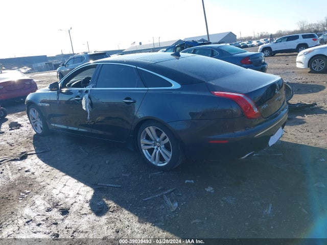 2013 JAGUAR XJ SAJWJ2GD2D8V52457 Photo 2