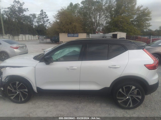 Volvo Xc40 T4 R-design 2022 YV4AC2HMXN2791256 Image 14
