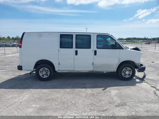 Chevrolet Express 2500 Work Van 2018 1GCWGAFP8J1224662 Image 13