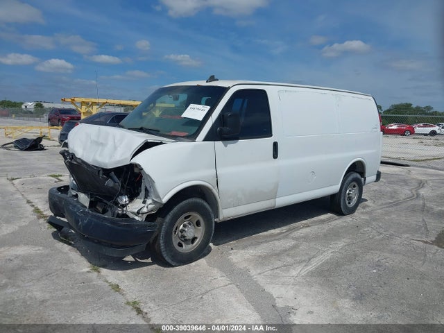 Chevrolet Express 2500 Work Van 2018 1GCWGAFP8J1224662 Image 2