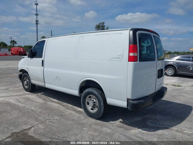 Chevrolet Express 2500 Work Van 2018 1GCWGAFP8J1224662 Image 3