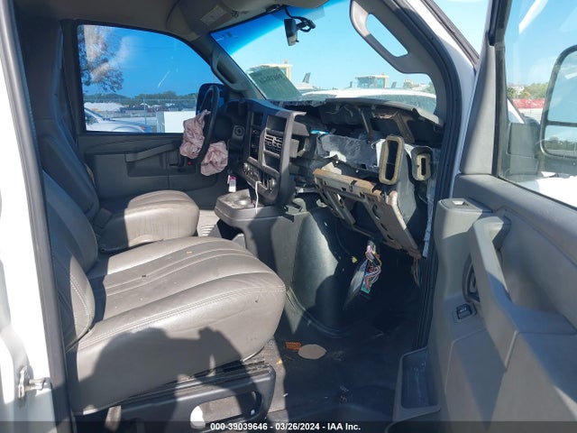Chevrolet Express 2500 Work Van 2018 1GCWGAFP8J1224662 Image 5