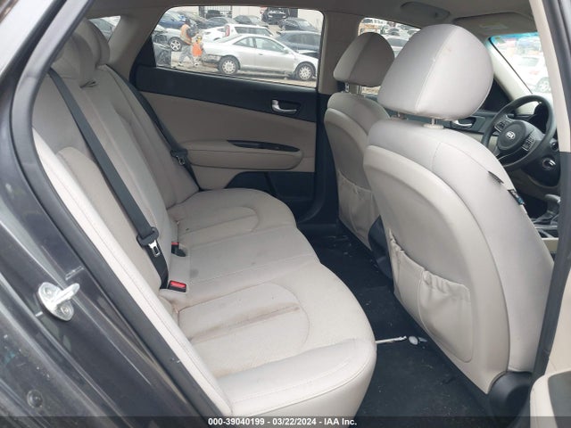 KIA Optima Lx 2017 5XXGT4L38HG145882 Image 8