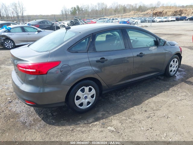 Ford FOCUS S 2018 1FADP3E26JL226137 Image 4