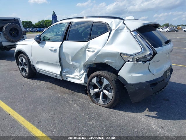 Volvo Xc40 B4 Ultimate Dark Theme 2023 YV4K92HM2P2045678 Image 3