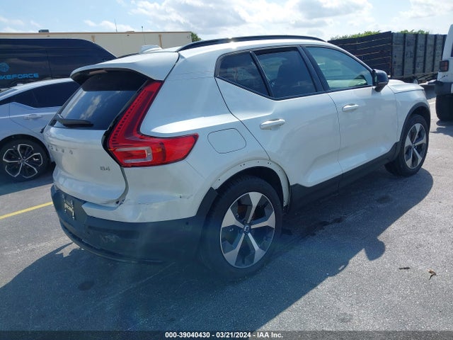 Volvo Xc40 B4 Ultimate Dark Theme 2023 YV4K92HM2P2045678 Image 4