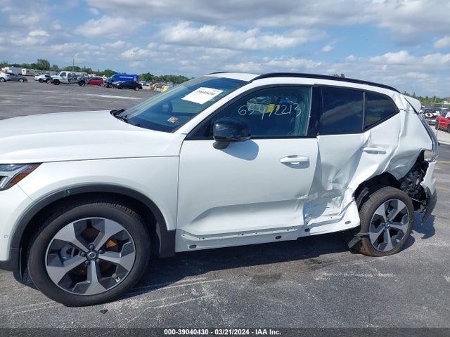 Volvo Xc40 B4 Ultimate Dark Theme 2023 YV4K92HM2P2045678 Image 6