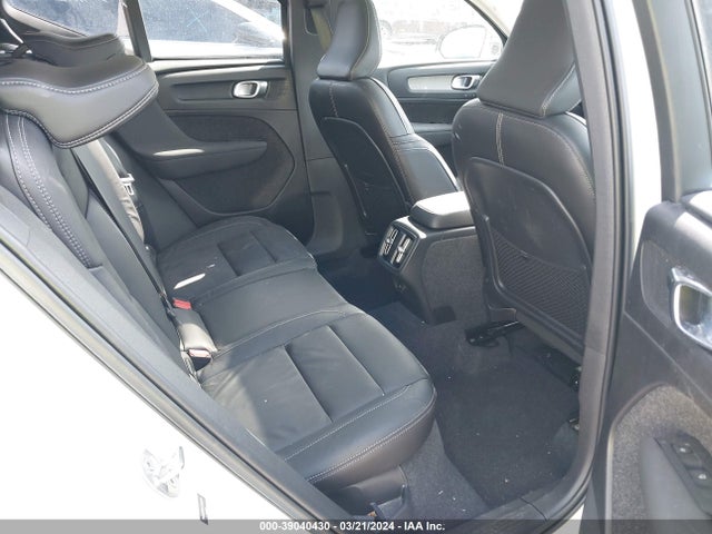 Volvo Xc40 B4 Ultimate Dark Theme 2023 YV4K92HM2P2045678 Image 8