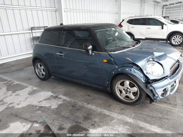 2010 MINI COOPER WMWMF3C54ATZ62906 Photo 0