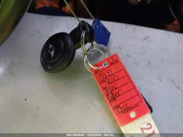 2010 MINI COOPER WMWMF3C54ATZ62906 Photo 10