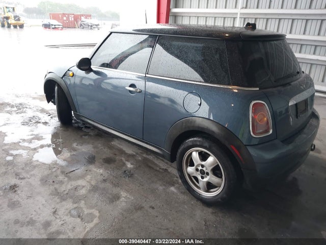2010 MINI COOPER WMWMF3C54ATZ62906 Photo 2