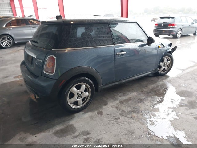 2010 MINI COOPER WMWMF3C54ATZ62906 Photo 3
