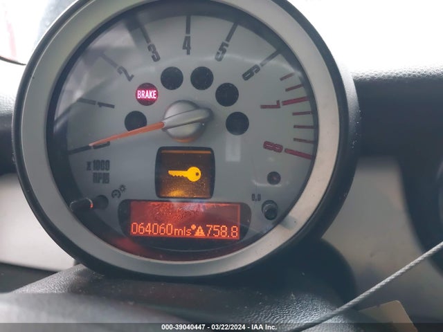 2010 MINI COOPER WMWMF3C54ATZ62906 Photo 6