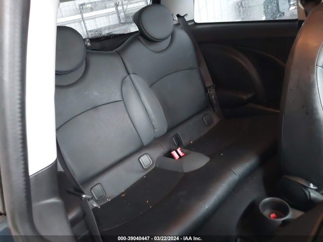 2010 MINI COOPER WMWMF3C54ATZ62906 Photo 7