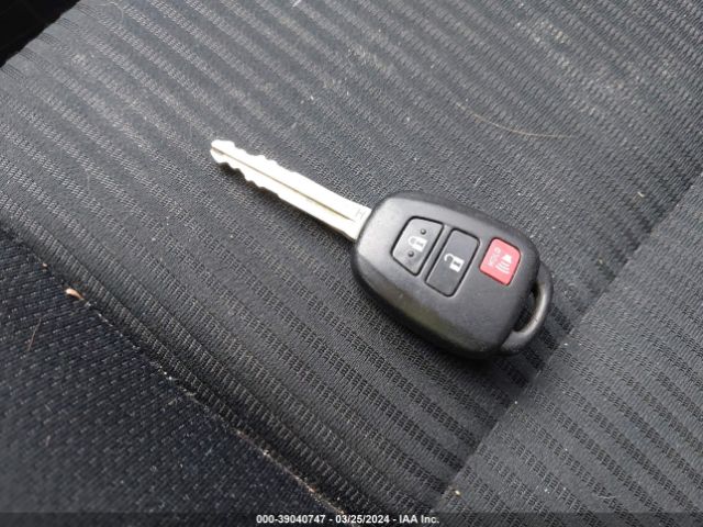 2T3WFREV3FW227219 Toyota Rav4 Xle
