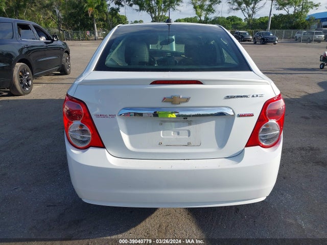 Chevrolet Sonic Ltz Auto 2015 1G1JE5SB7F4184817 Image 15