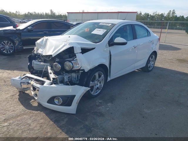 Chevrolet Sonic Ltz Auto 2015 1G1JE5SB7F4184817 Image 2