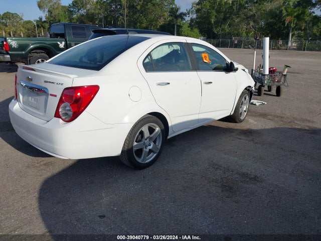 Chevrolet Sonic Ltz Auto 2015 1G1JE5SB7F4184817 Image 4