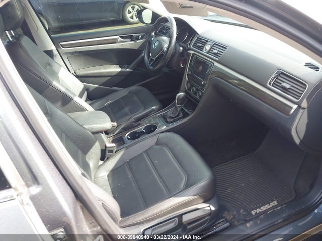 1VWBT7A38GC026935 Volkswagen Passat 1.8t Se