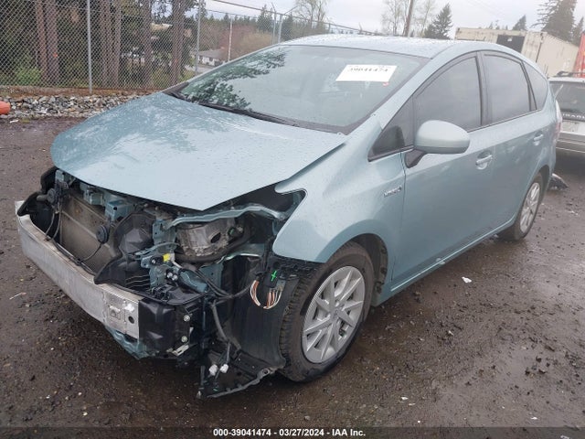 Toyota Prius V Three 2015 JTDZN3EU1FJ029631 Image 2