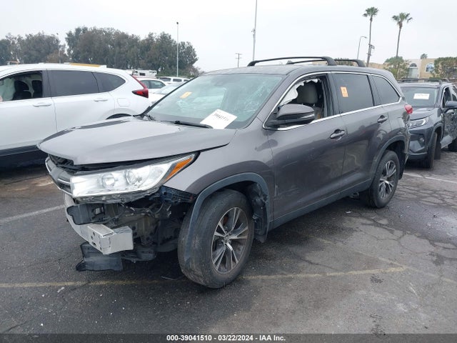 Toyota Highlander Le 2019 5TDZARFH3KS049828 Image 2