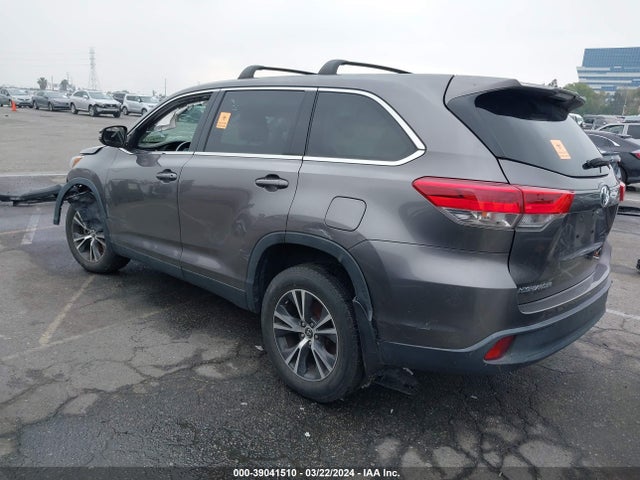 Toyota Highlander Le 2019 5TDZARFH3KS049828 Image 3