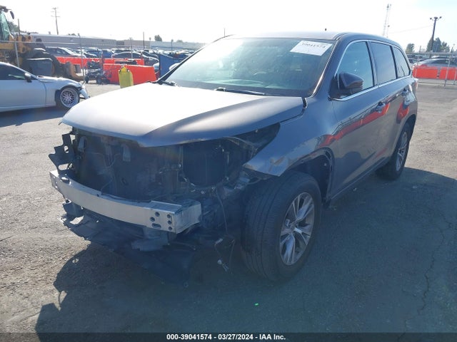 Toyota Highlander Le Plus V6 2015 5TDZKRFH7FS109936 Image 2