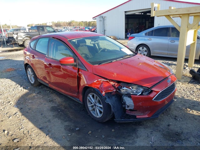 Ford FOCUS SE 2018 1FADP3K27JL245493 Image 1