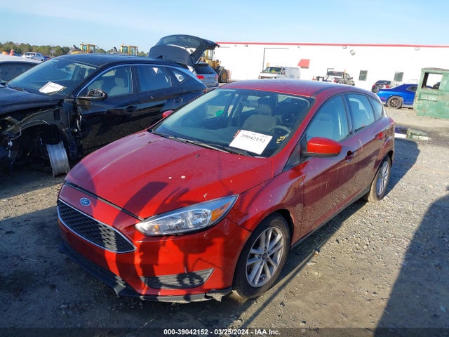 Ford FOCUS SE 2018 1FADP3K27JL245493 Image 2