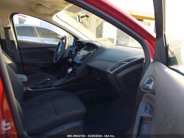 Ford FOCUS SE 2018 1FADP3K27JL245493 Image 5
