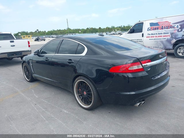 2011 JAGUAR XF SAJWA0HE2BMR89665 Photo 2