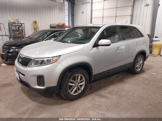 KIA SORENTO LX 2015 5XYKT3A61FG581144 Image 2