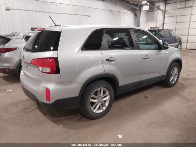 KIA SORENTO LX 2015 5XYKT3A61FG581144 Image 4