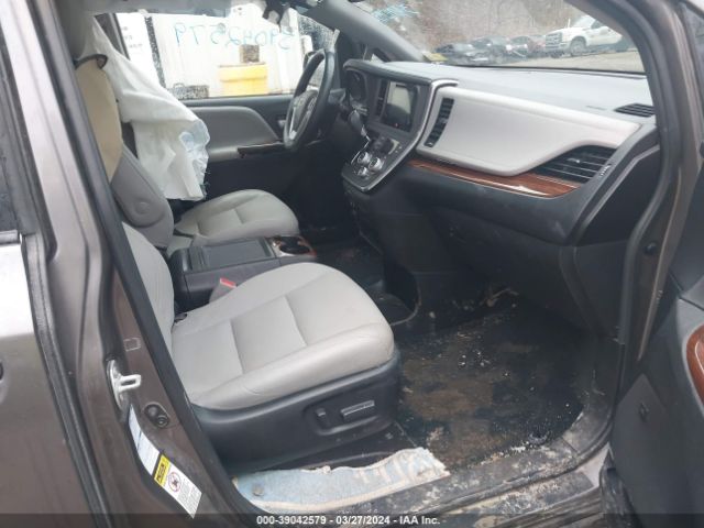 5TDDZ3DC0HS147666 Toyota Sienna Xle/limited