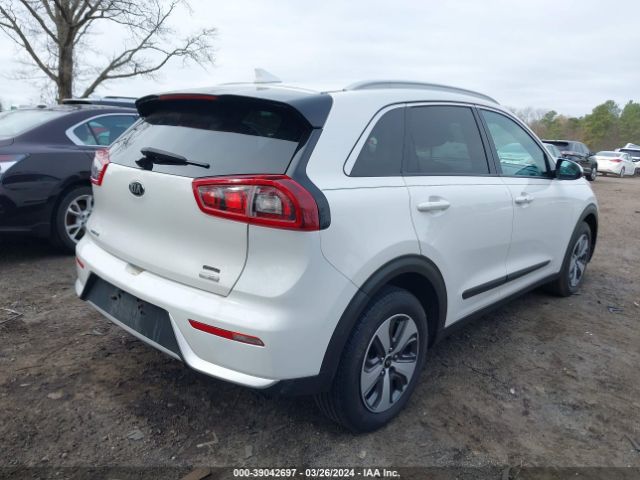 KNDCB3LC8H5032658 KIA NIRO LX
