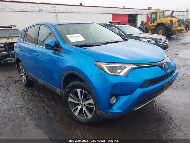 Toyota Rav4 Xle 2018 2T3RFREV2JW803100 Image 1