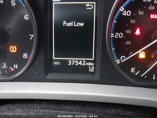 Toyota Rav4 Xle 2018 2T3RFREV2JW803100 Image 16