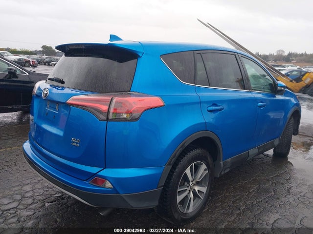 Toyota Rav4 Xle 2018 2T3RFREV2JW803100 Image 4