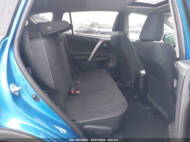 Toyota Rav4 Xle 2018 2T3RFREV2JW803100 Image 8
