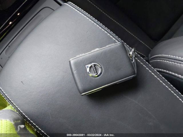 2020 VOLVO XC40 YV4162UM8L2268733 Photo 10