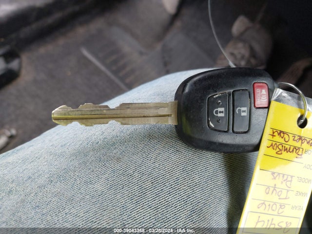 Toyota PRIUS C 2016 JTDKDTB36G1132772 Image 11