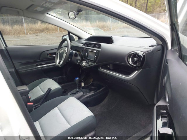 Toyota PRIUS C 2016 JTDKDTB36G1132772 Image 5