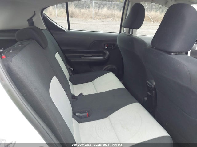 Toyota PRIUS C 2016 JTDKDTB36G1132772 Image 8