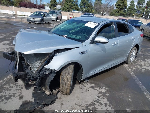 KIA Optima Lx 2018 5XXGT4L32JG236216 Image 2
