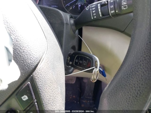 KM8J23A42JU634143 Hyundai TUCSON SE